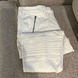 Skinny jeans size 31. From Banana Republic. Worn very few times.